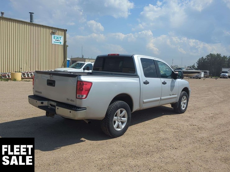2015-nissan-titan-image-4