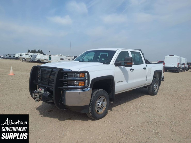 2015-chevrolet-silverado-2500hd-image-16