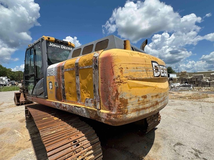 2014-deere-210g-lc-image-14