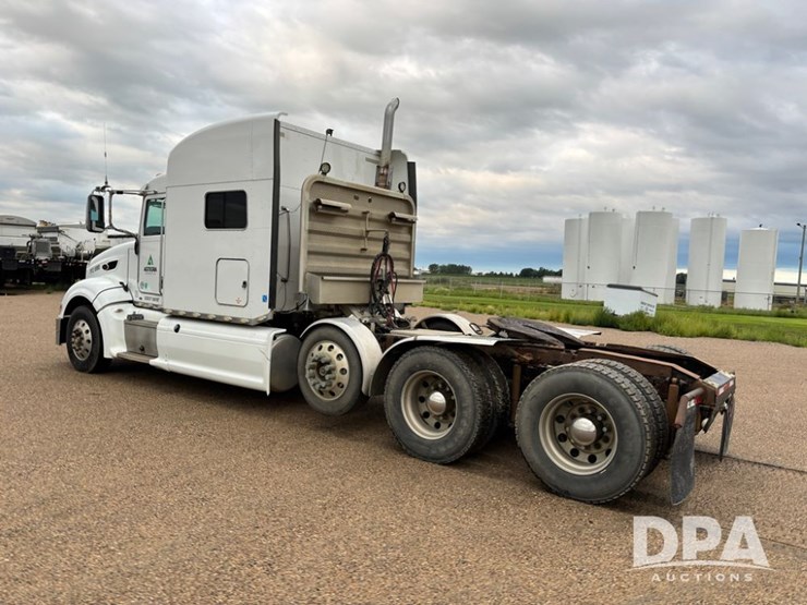 2012-peterbilt-386-image-13