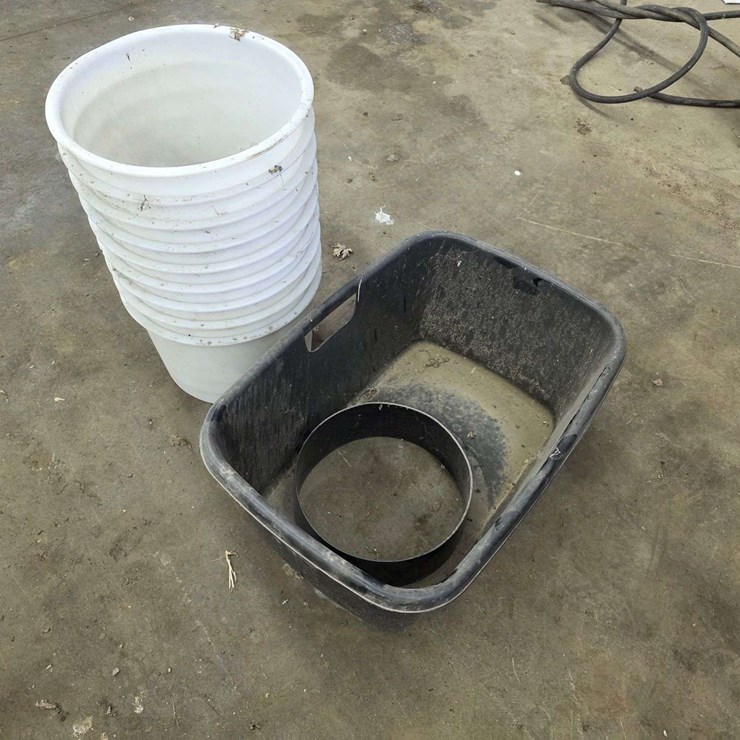 (9) Fish Hole Extenders and Ice Catch Bucket, Buying All for One Money