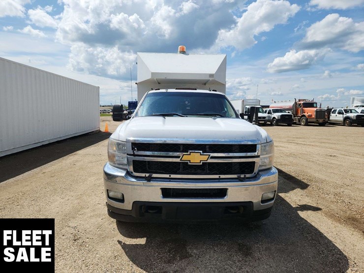 2012-chevrolet-silverado-3500hd-image-17