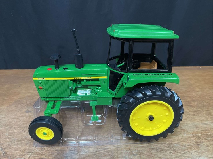 1/16-john-deere-4230-2004-wisconsin-nib-ertl-image-2