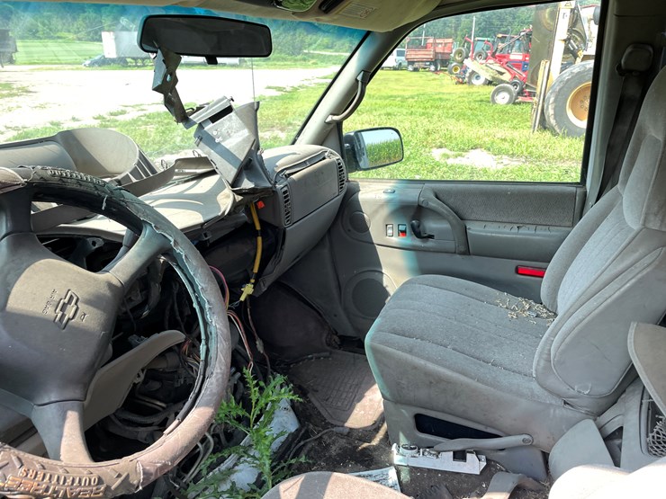 2001-chevrolet-astro-image-14