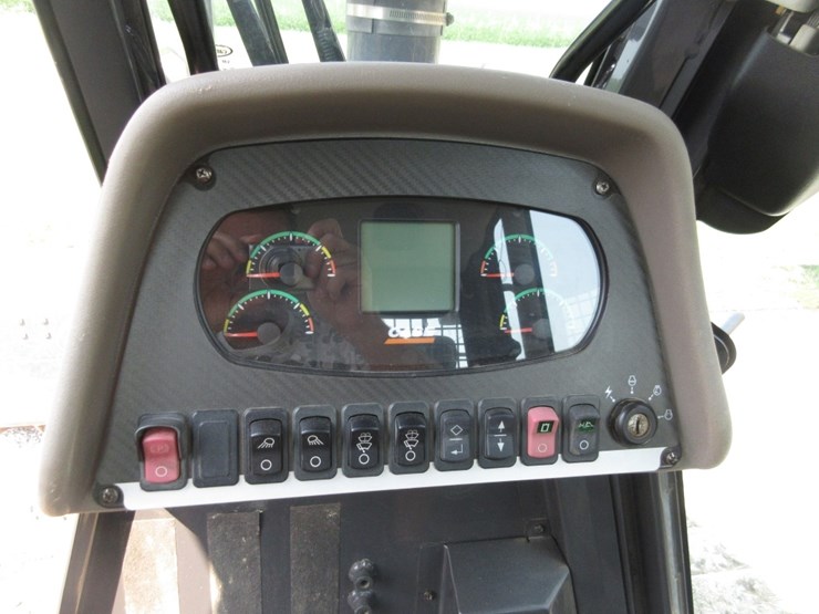 2017-case-1150m-image-14