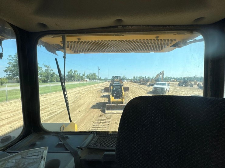 caterpillar-d6t-xl-image-36