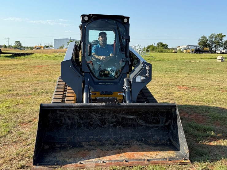 2023-deere-331g-image-5