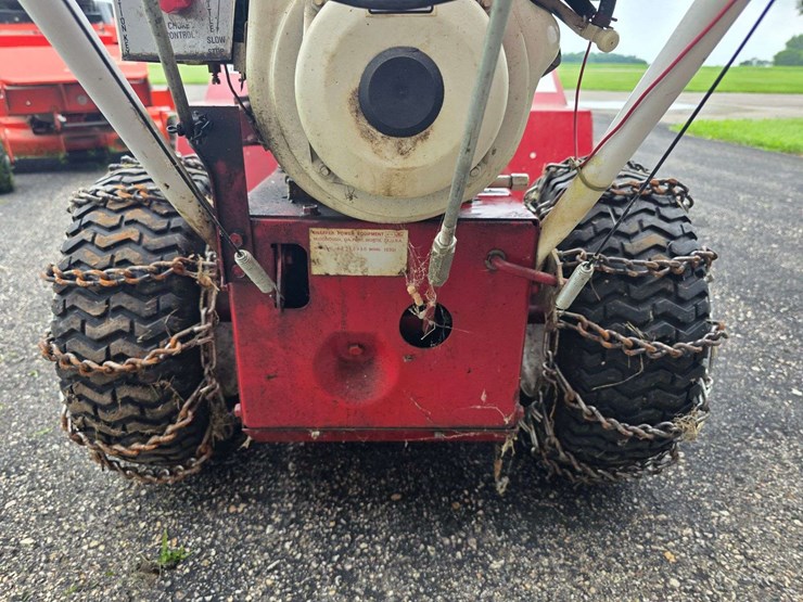 snapper-1030-walk-behind-snow-blower,-self-propelled,-electric-start,-tecumseh-cast-iron-engine,-lig-image-9