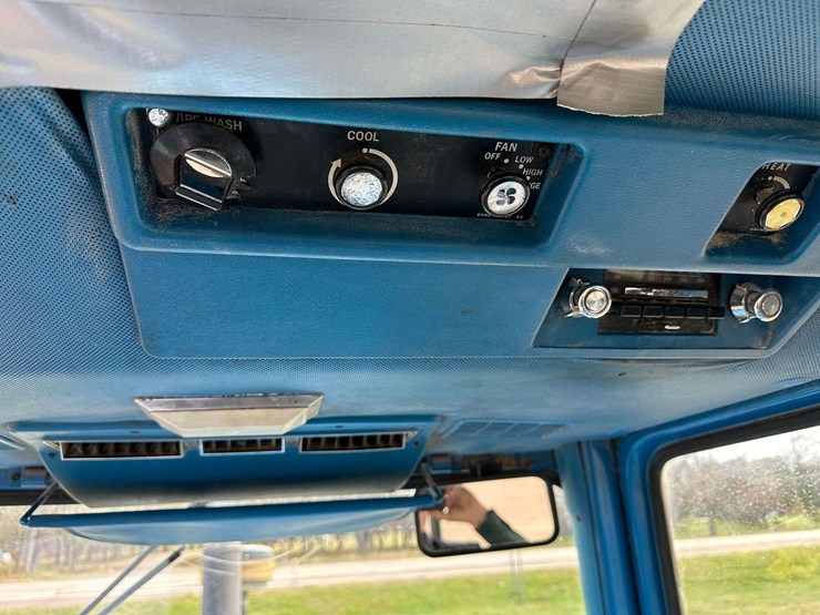 1981-ford-7700-image-24