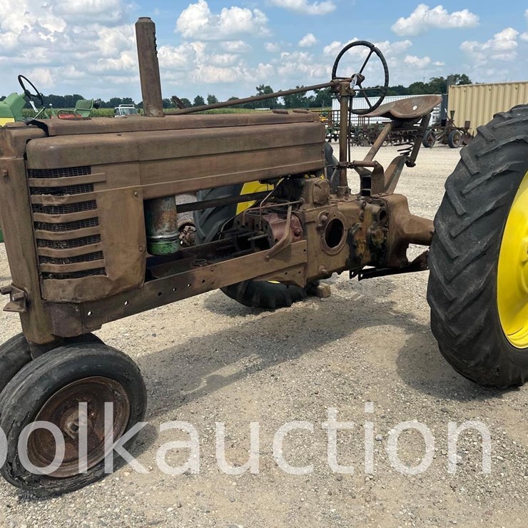 JOHN DEERE B