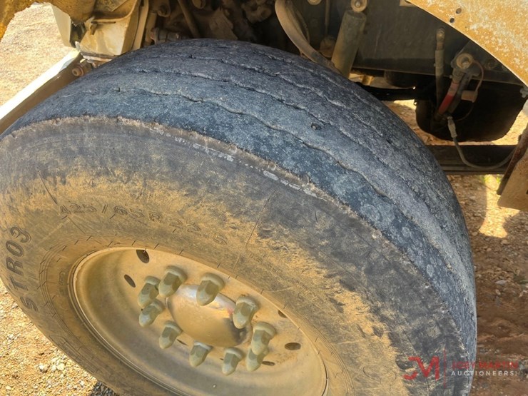 2011-peterbilt-365-image-7