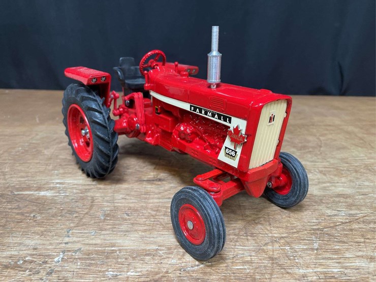 1/16-farmall-656-1996-ontario-nib-sm-image-11