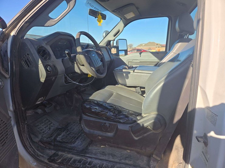 2011-ford-f350-image-13