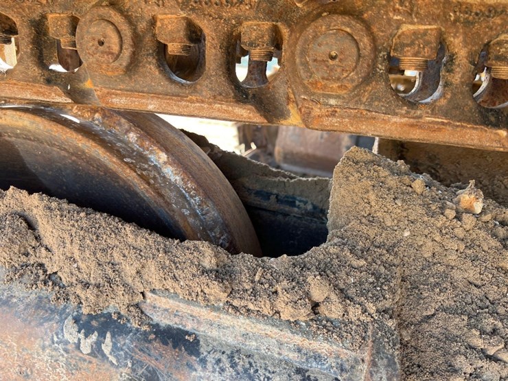 caterpillar-325fl-image-16