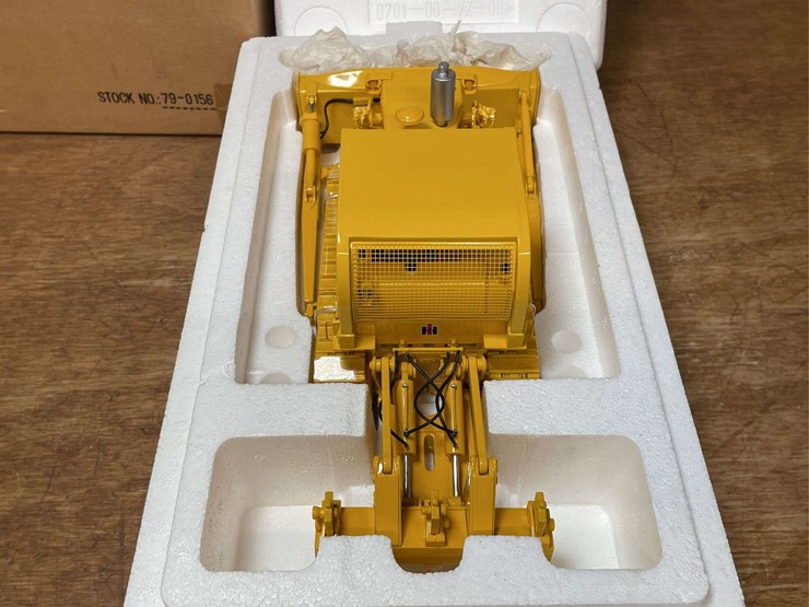 1/25-ih-td-25-crawler-nib-1st-gear-image-7