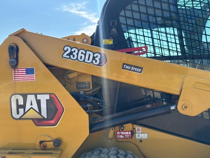 2019-caterpillar-236d3-image-15