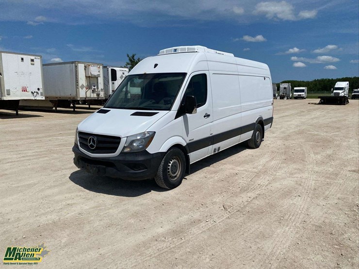 2016-mercedes-benz-sprinter-2500-image-1
