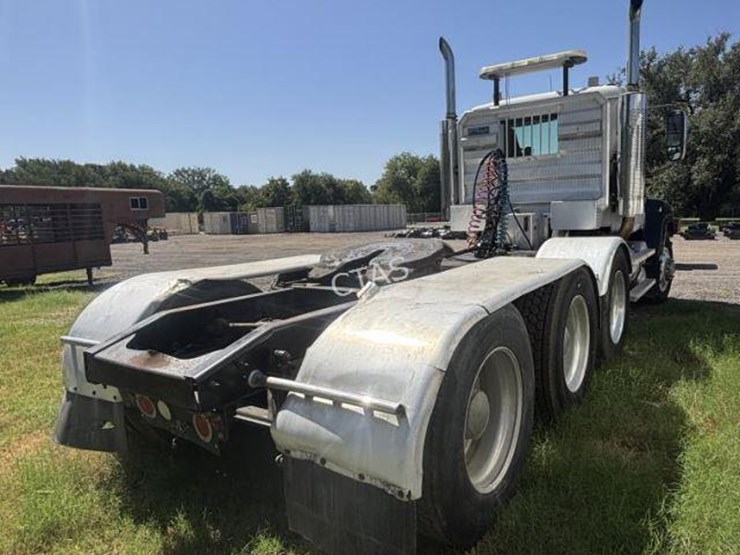 #300-•-2006-mack-cl733-triple-axle-semi-truck-image-4