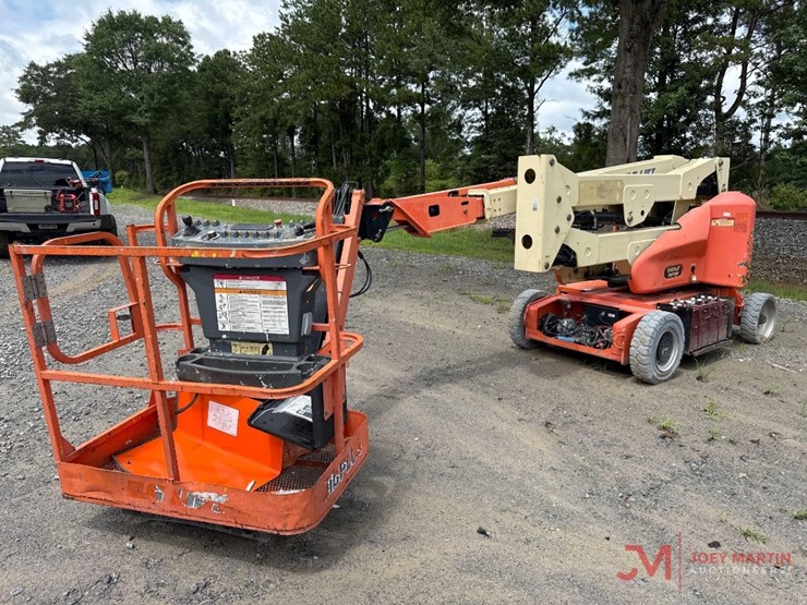 2015-jlg-e400ajpn-image-2