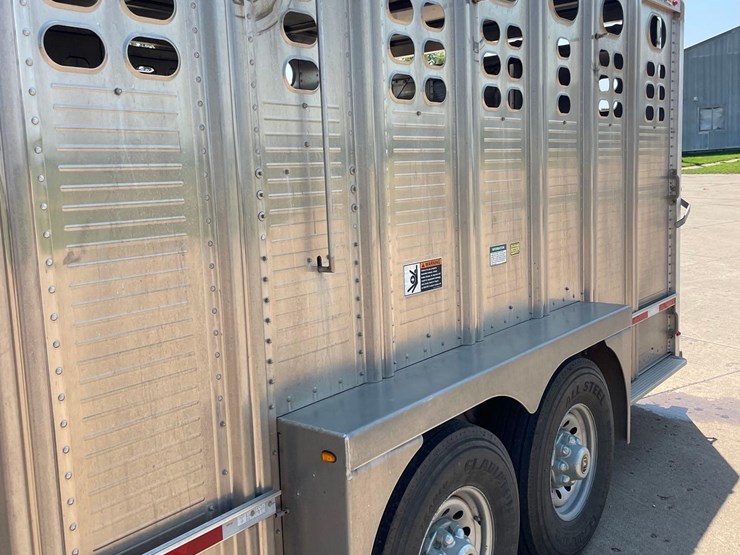 2014-wilson-livestock-trailer-image-9
