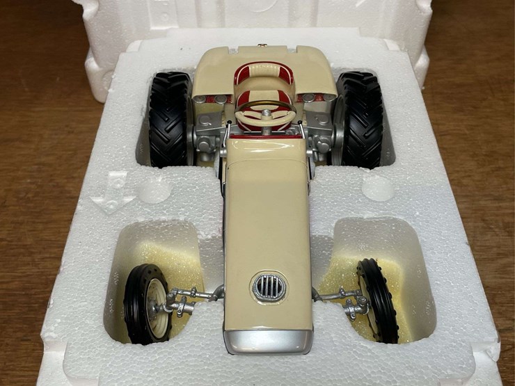 1/16-ih-ht-341-turbine-tractor-nib-sc-image-4