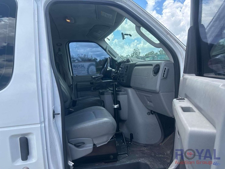 2013-ford-cargo-image-20