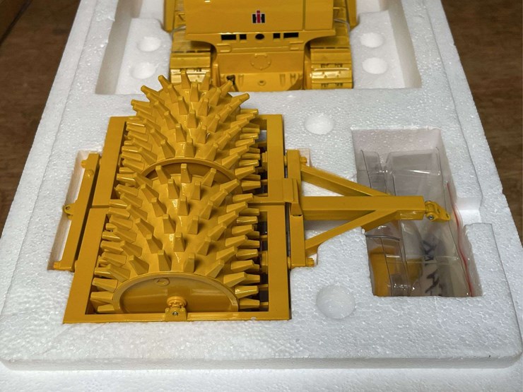 1/25-ih-td25-crawler-w/sheep's-foot-nib-1st-gear-image-8