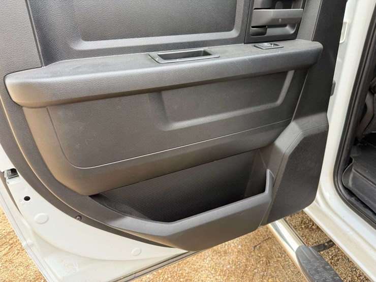 2024-ram-2500-tradesman-image-40
