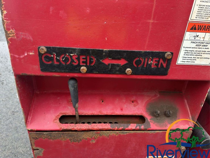 maclean-engineering-mv-sidewalk-blower-with-drop-spreader-and-snowblower-image-21