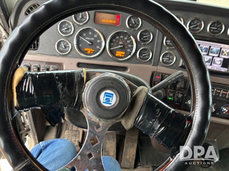 2012-peterbilt-386-image-71