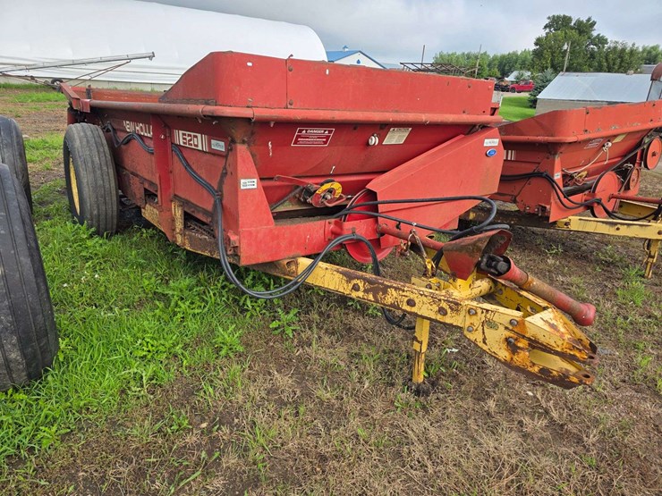 new-holland-520-image-2