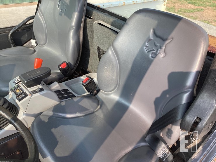 2017-bobcat-toolcat-5600-image-15