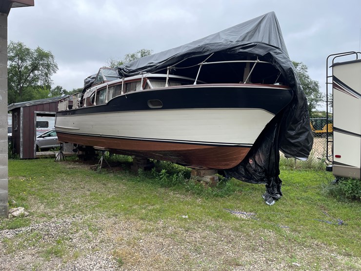 #1069-•-1957-chris-craft-bull-nose-constellation-(onalaska,-wi)-image-2