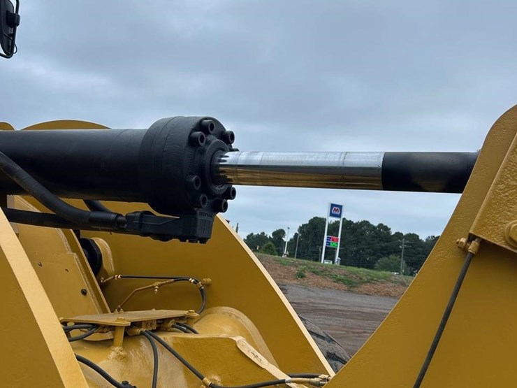2020-caterpillar-962m-image-30