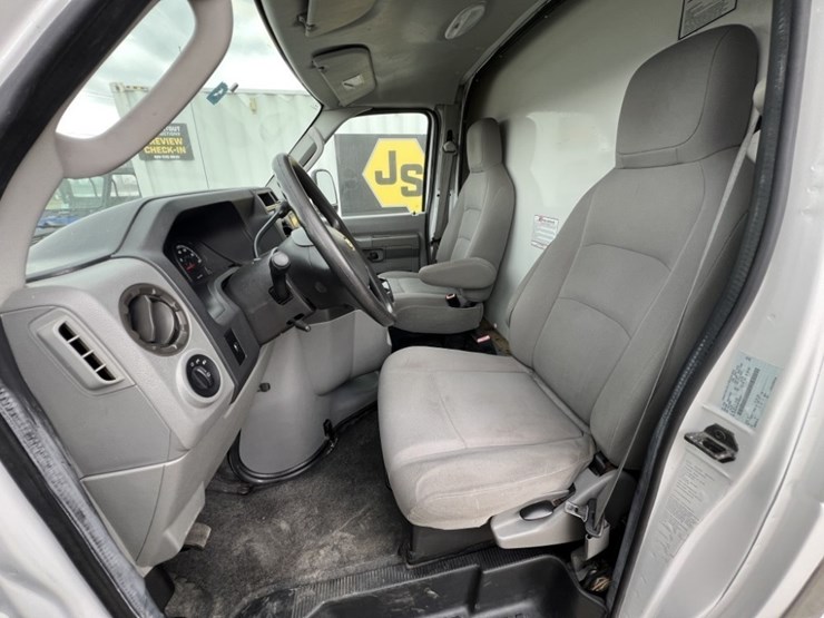 2009-ford-e350-image-19