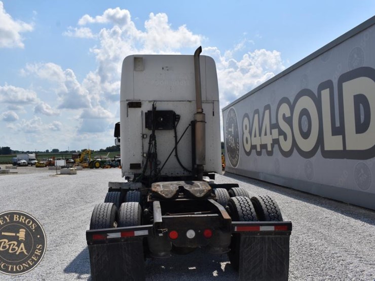 2003-freightliner-columbia-120-image-13