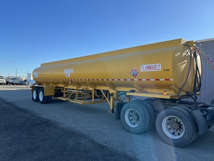 2000-t/a-8,000-gallon-fuel-tank-trailer-image-4