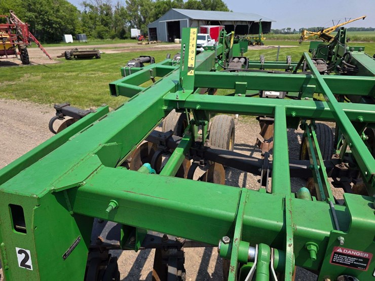 john-deere-2700-image-36