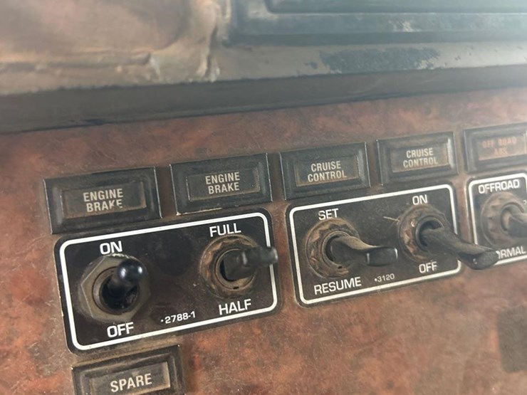 2004-kenworth-t800-image-56