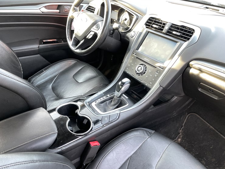 #1043-•-2014-ford-fusion-sedan-(wi-title-in-delay)-image-18
