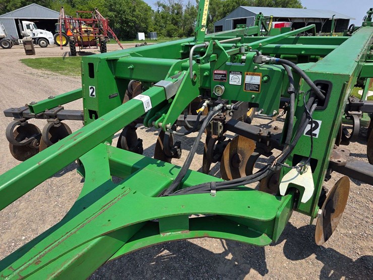 john-deere-2700-image-32