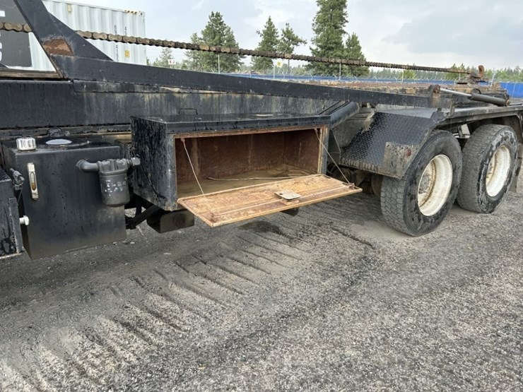 1988-peterbilt-320-image-29