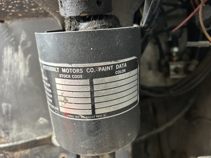 1988-peterbilt-320-image-12