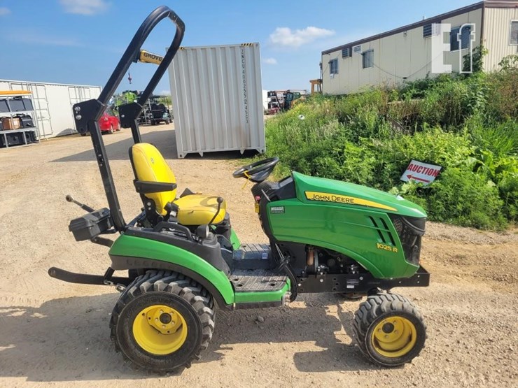 john-deere-1025r-image-4