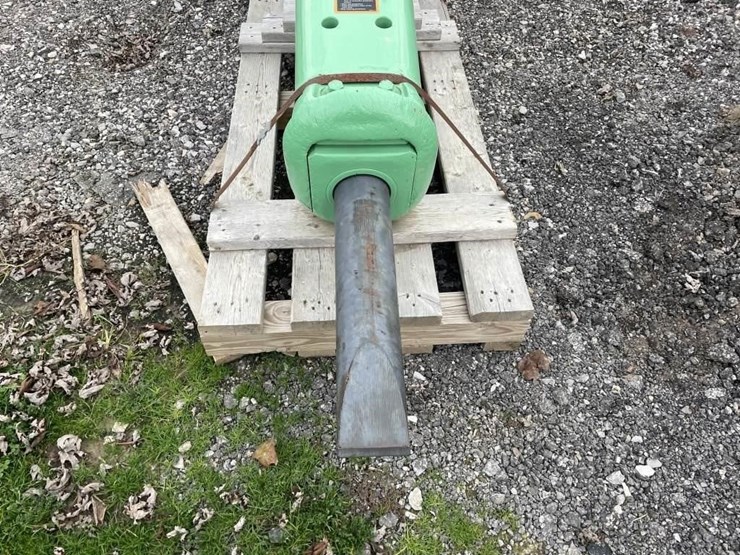 tarmac-v1200-excavator-hammer-image-10