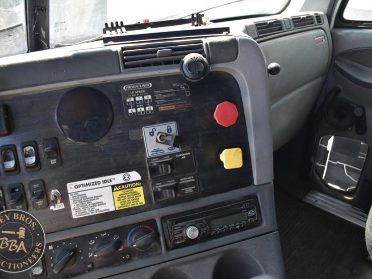 2003-freightliner-columbia-120-image-61