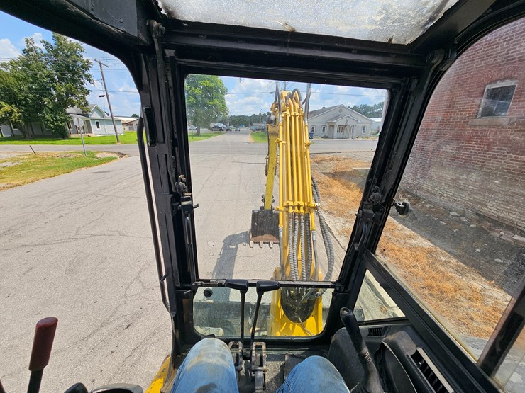 2018-komatsu-pc55mr-image-55