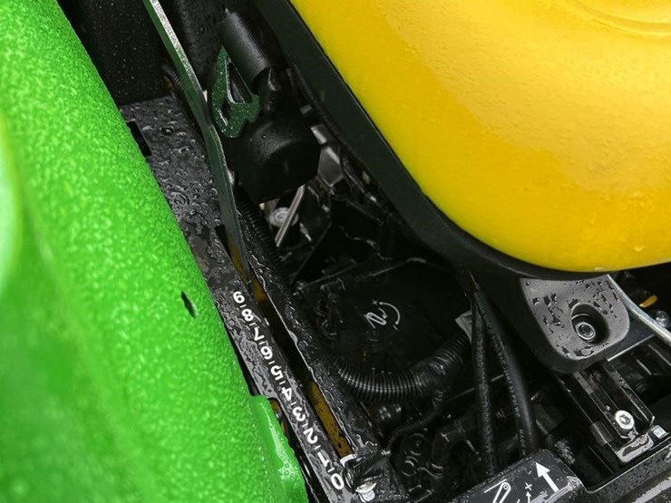 2022-john-deere-3032e-image-16