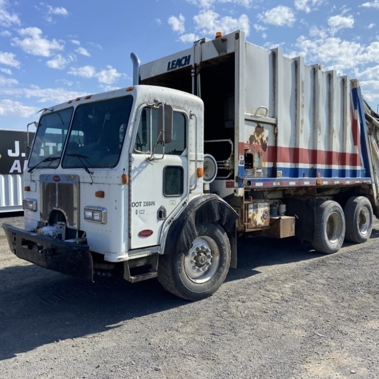 2002 PETERBILT 320