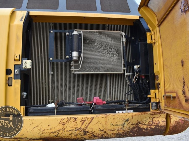 2013-deere-350g-lc-image-62